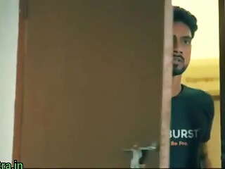 Compañero de Cuarto atrapado en el acto masturbándose en el dormitorio