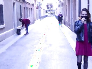 Nudismo Público em restaurante e loja