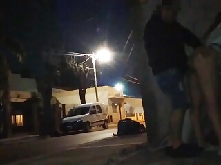 Sexo em público na rua! Fomos apanhados a foder com um amigo