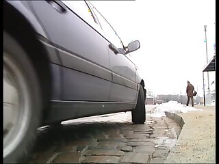 德国骚货在咖啡桌下猛吸屌