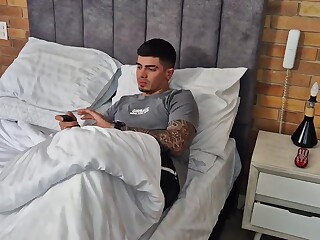 红发大奶妹疯狂骑操纹身鸡巴射满嘴