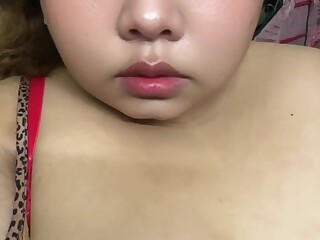 马来西亚ssbbw熟女穿着红色内衣出汗秀巨乳