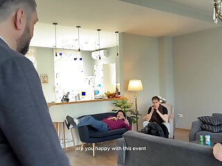 Sasha Paige 在丈夫面前被双干